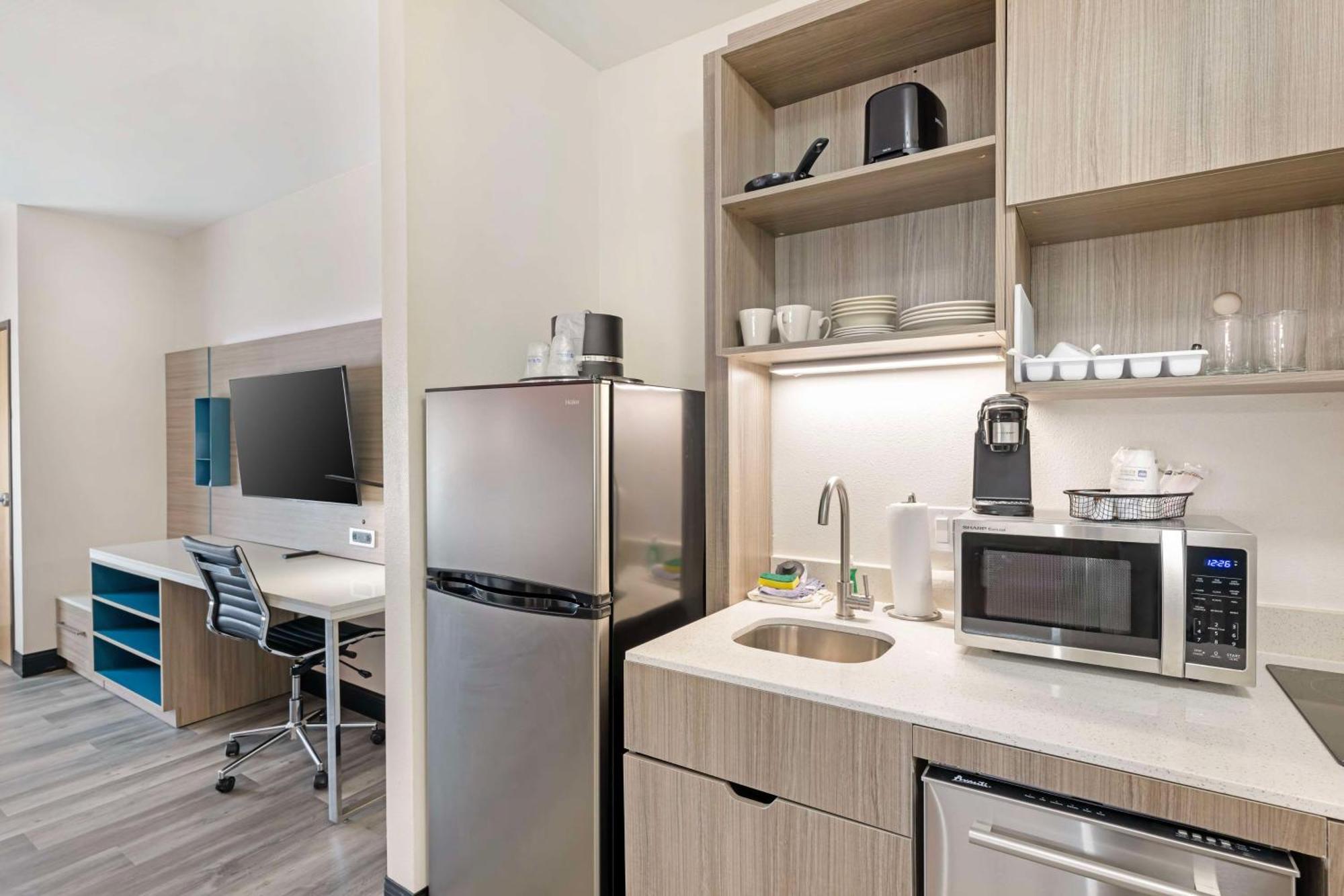 Best Western Plus Executive Residency Carlsbad Hotel Екстериор снимка