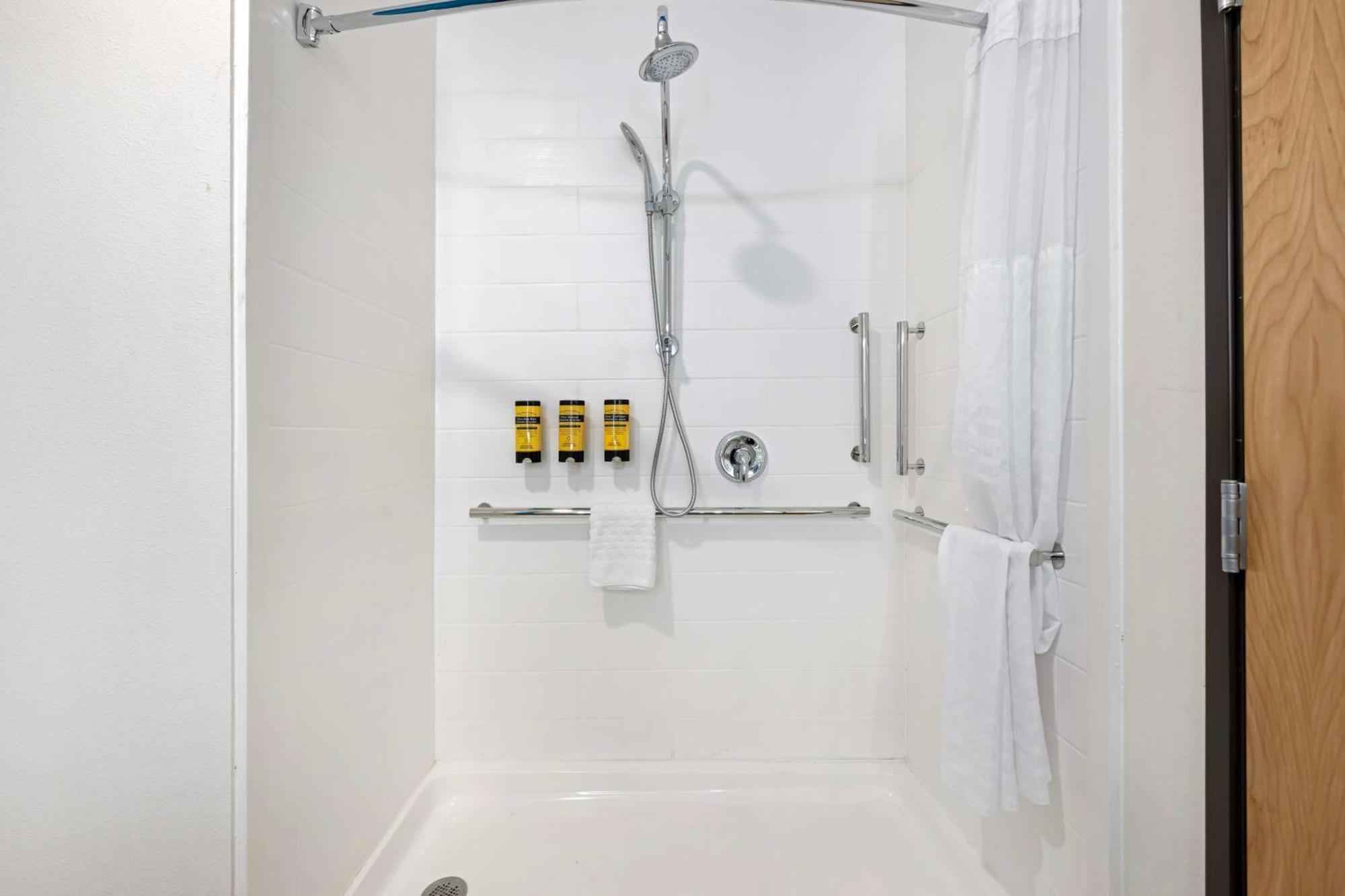 Best Western Plus Executive Residency Carlsbad Hotel Екстериор снимка