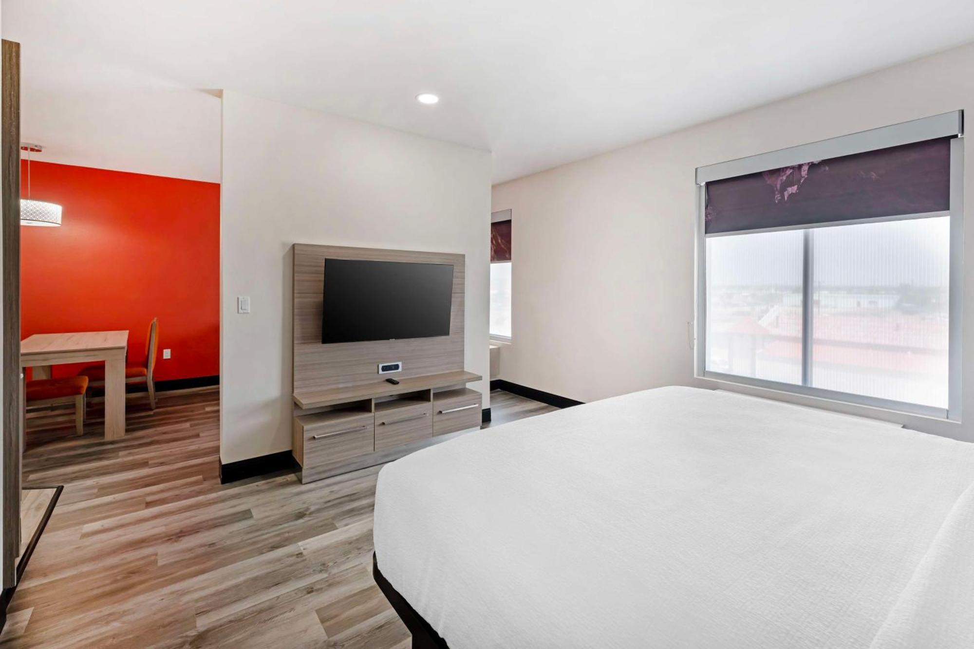Best Western Plus Executive Residency Carlsbad Hotel Екстериор снимка