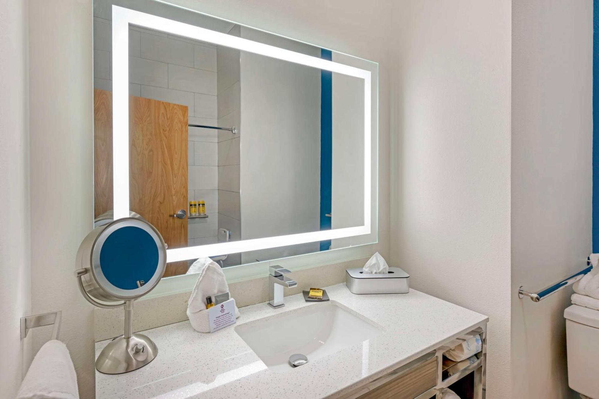 Best Western Plus Executive Residency Carlsbad Hotel Екстериор снимка