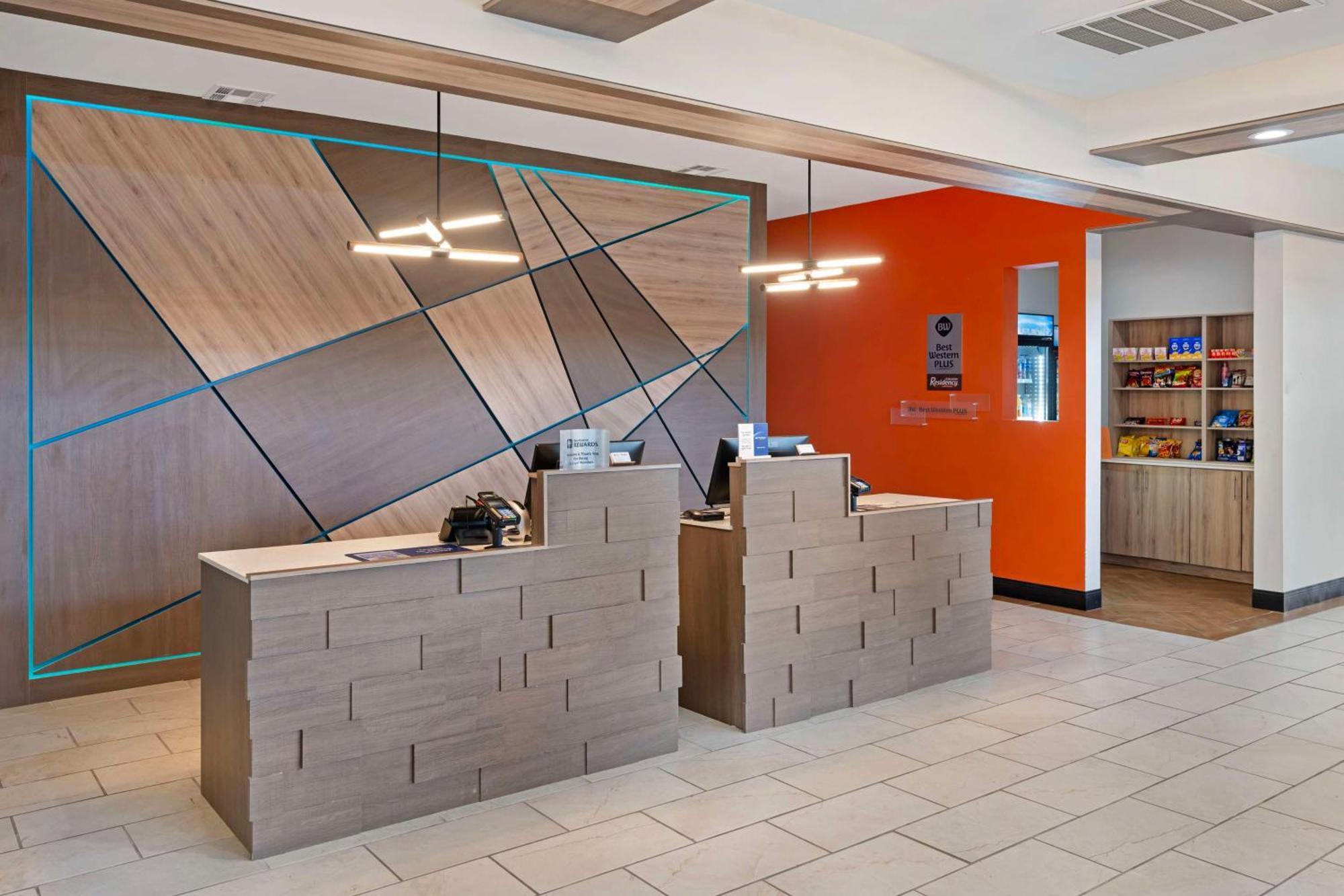 Best Western Plus Executive Residency Carlsbad Hotel Екстериор снимка